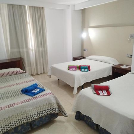 Hotel Nuevo Ara Caces エクステリア 写真