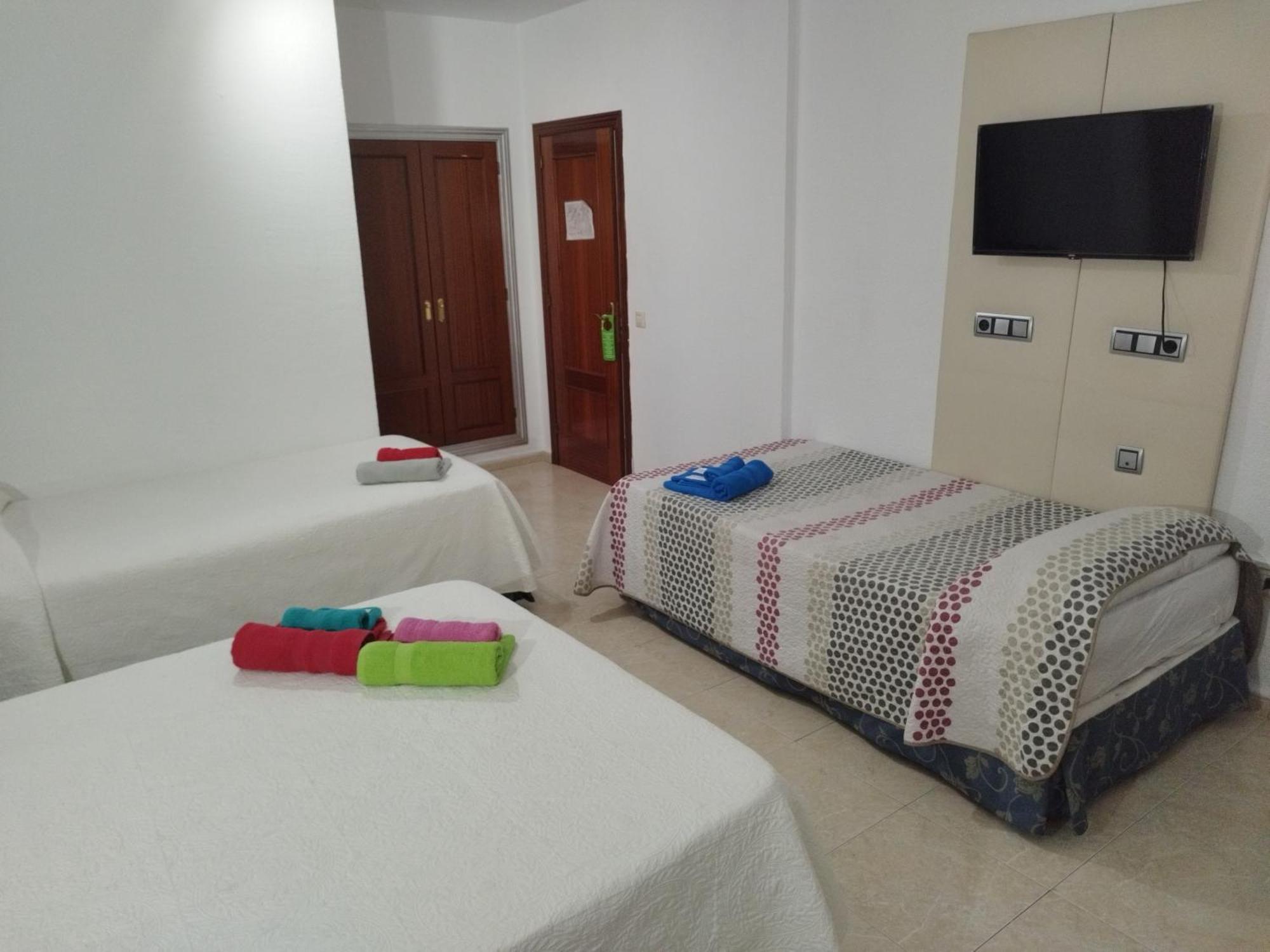 Hotel Nuevo Ara Caces エクステリア 写真
