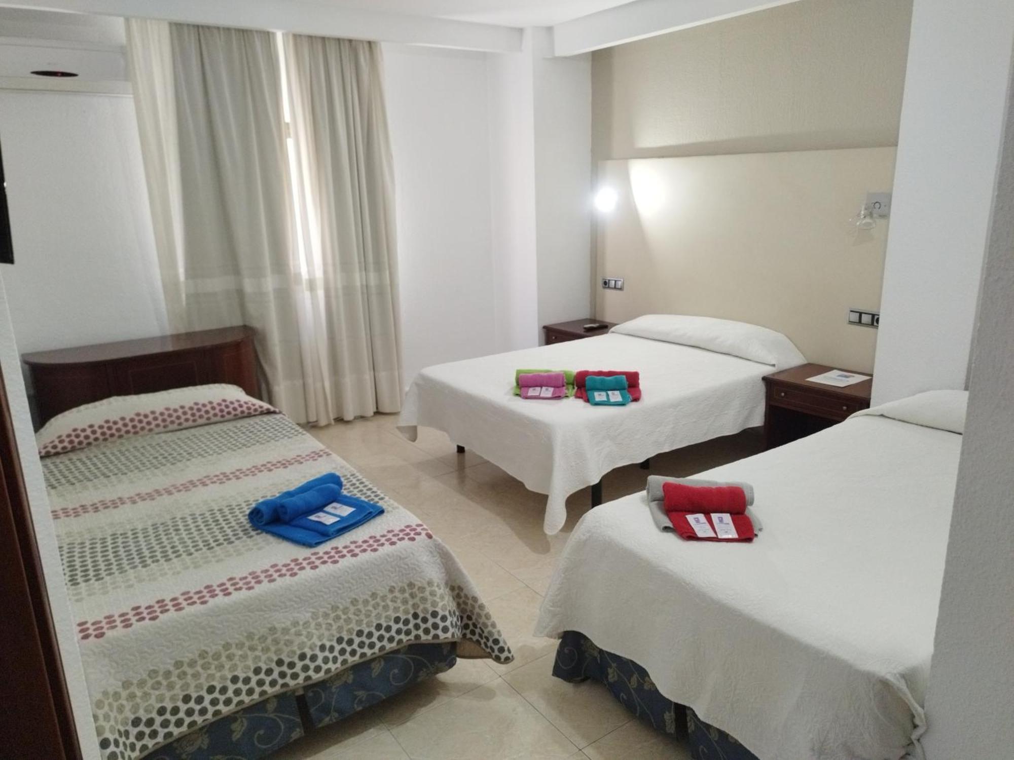 Hotel Nuevo Ara Caces エクステリア 写真
